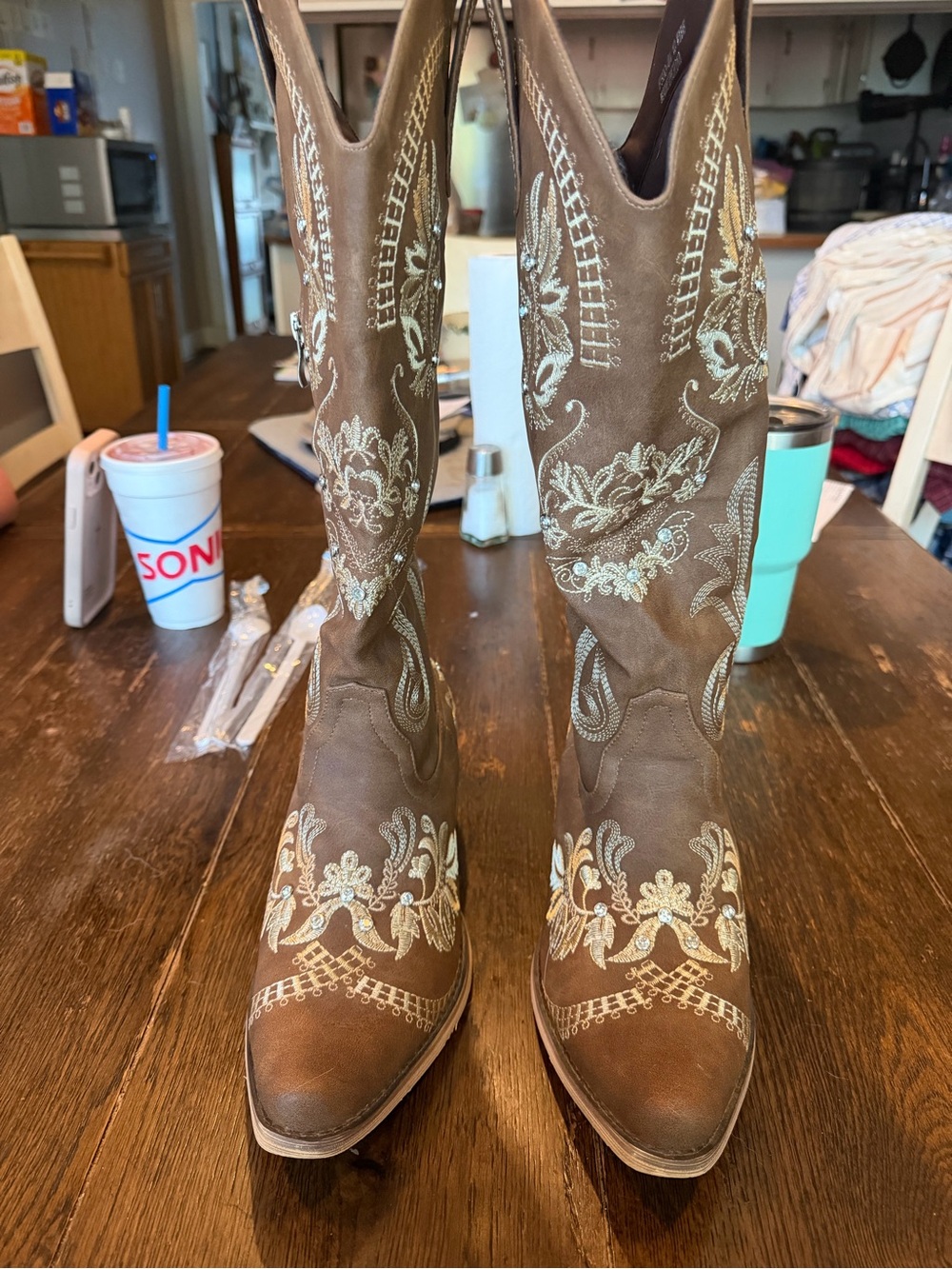 Source Unknown Brown Western Heeled Boots with Cream Embroidery